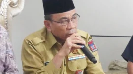 Wakil Wali Kota Padang, Maigus Nasir memimpin rapat lanjutan Smart Surau di rumah dinasnya, Senin (15/9/2025). (Foto: FB Diskominfo Padang)
