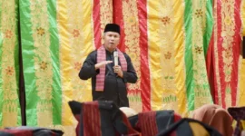 Wakil Wali Kota Pariaman, Mulyadi saat memberikan sambutan pada Pengukuhan Bundo Kanduang Kelurahan Pasir Periode 2025–2029, Sabtu (20/9/2025). (Foto: Kominfo Pariaman)