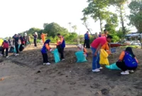 Pemko Padang memperingati World Cleanup Day 2025 dengan menggelar aksi bersih-bersih di Pantai Padang, Sabtu (20/9/2025). 