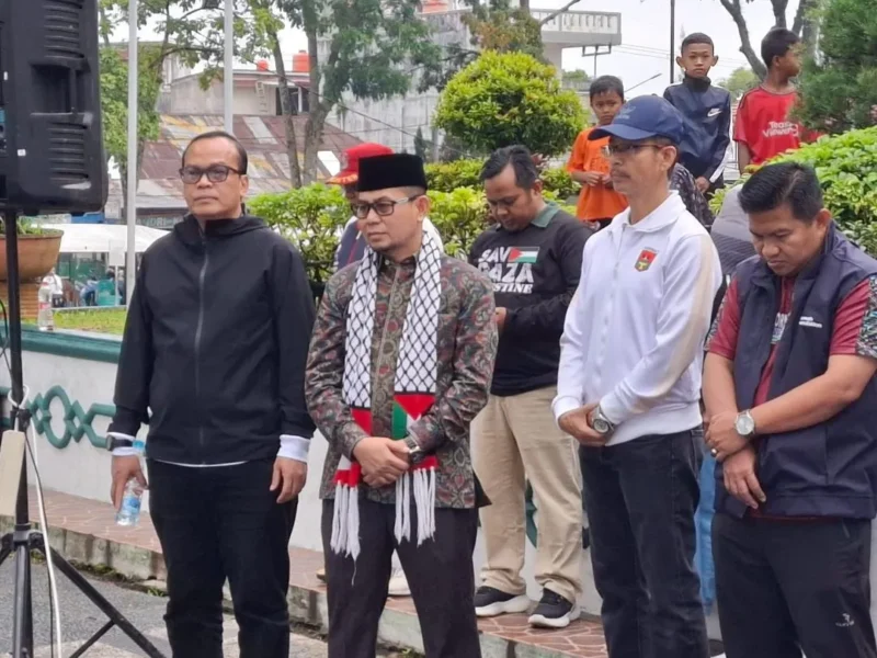 Wakil Wali Kota Bukittinggi Ibnu Asis dalam Aksi Bukittinggi Bela Palestina, Minggu (12/10/2025). (Foto: Pemko Bukittinggi)