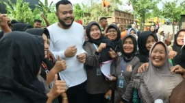 Wali Kota Padang, Fadly Amran, menghadiri kegiatan Aksi Bersih Sungai Batang Maransi Aia Kalabu yang digelar Minggu (26/10/2025). (Foto: Prokopim Padang)