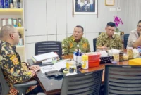 Wali Kota Pariaman Yota Balad melakukan audiensi dengan Sekjen Kemensos RI, Robben Rico, di Jakarta, Selasa (21/10/2025). (Foto: Kominfo Pariaman)