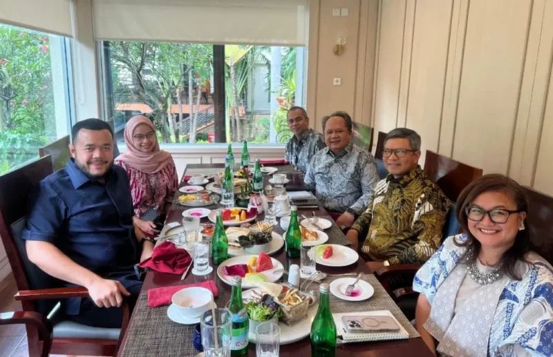 Wali Kota Padang Fadly Amran melakukan pertemuan dengan Wakil Duta Besar Indonesia untuk Jerman, Rabu (15/10/2025) di Jakarta. (Foto: Prokopim Padang)
