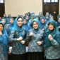 Ketua TP-PKK Kota Padang, Ny. Dian Puspita Fadly Amran dan jajaran bersama para peserta Bimtek, Kamis (9/10/2025). (Foto: Humas TP-PKK Padang)