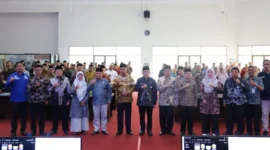 Wakil Wali Kota Padang, Maigus Nasir, menghadiri kegiatan Pengukuhan dan Bimtek Pengurus UPZ di Gedung Bagindo Aziz Chan, Balai Kota Aie Pacah, Kamis (9/10/2025). (Foto: Prokopim Padang)