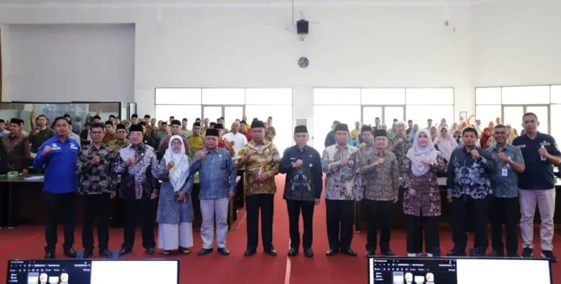 Wakil Wali Kota Padang, Maigus Nasir, menghadiri kegiatan Pengukuhan dan Bimtek Pengurus UPZ di Gedung Bagindo Aziz Chan, Balai Kota Aie Pacah, Kamis (9/10/2025). (Foto: Prokopim Padang)