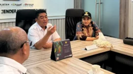 Bupati Dharmasraya Annisa Suci Ramadhani bertemu dengan Direktur Jenderal Perkebunan Kementerian Pertanian RI, Abdul Roni Angkat, di Jakarta, Rabu (30/10). (Foto: Kominfo Dharmasraya)