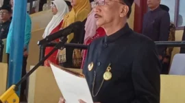 Bupati Pessel, Hendrajoni saat upacara peringatan Hari Sumpah Pemuda ke-97 tahun 2025 di GOR H Ilyas Yakub Painan. (Foto: Dok. Sus)