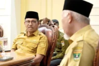 Bupati Solsel Khairunas bersama Gubernur Sumbar Mahyeldi. (Foto: Humas Pemkab Solsel)