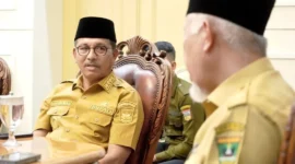 Bupati Solsel Khairunas bersama Gubernur Sumbar Mahyeldi. (Foto: Humas Pemkab Solsel)