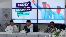 Wakil Wali Kota Padang Maigus Nasir memimpin rapat kerja DMI Padang di Rumah Dinas Wali Kota Padang, Rabu (22/10/2025) malam. (Foto: Diskominfo Padang)