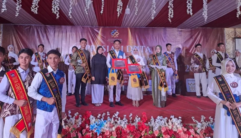 Kuntum Khairiyatul Ummah, siswi SMAN 2 Padang Panjang Juara 1 Duta GenRe Putri Sumbar 2025. (Foto: Kominfo Padang Panjang)