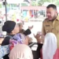 Wali Kota Padang Fadly Amran saat mengunjungi Pasar Lubuk Buaya dan bertemu pedagang, beberapa waktu lalu. (Foto: FB Diskominfo Padang)