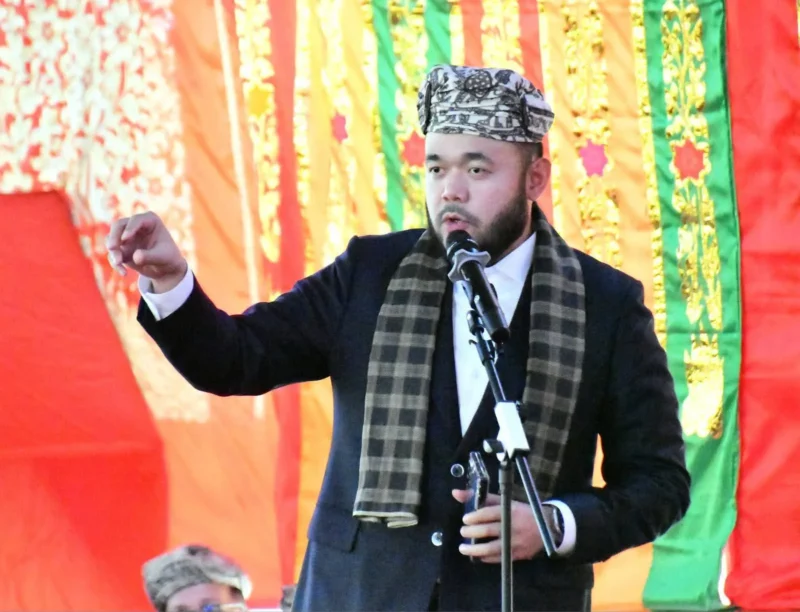 Wali Kota Padang Fadly Amran menyampaikan sambutan dalam acara Penjamuan Batagak Panghulu Suku Koto Kenagarian Koto Tangah bagi Ketua LKAAM Sumbar, Fauzi Bahar, Sabtu (11/10/2025). (Foto: Diskominfo Padang)