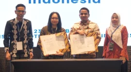Wali Kota Solok Dr. Ramadhani Kirana Putra menandatangani kesepakatan bersama antara Pemko Solok dengan Sociopreneur Indonesia. (Foto: Prokopim Kota Solok)
