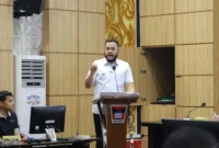 Wali Kota Padang, Fadly Amran saat membuka FGD Smart City di Balai Kota Padang pada hari Rabu (29/10/2025). (Foto: Diskominfo Padang)