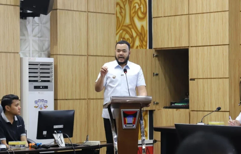 Wali Kota Padang, Fadly Amran saat membuka FGD Smart City di Balai Kota Padang pada hari Rabu (29/10/2025). (Foto: Diskominfo Padang)
