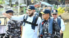 Wali Kota Padang Fadly Amran bersama Wadan Kodaeral II Laksamana Pertama TNI Mulyadi dalam kegiatan baksos di Muaro Padang, Kamis (2/10).