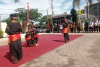 Suasana pembukaan Festival Adat Budaya Pauh IX Kuranji 2025 di halaman Kantor Camat Kuranji, Senin (13/10/2025). (Foto: Diskominfo Padang)