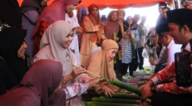 Festival Padang Pariaman Mauluik Gadang 2025 resmi dimulai di Masjid Raya Kabupaten Padang Pariaman, Kamis (16/10). (Foto: Diskominfo Padang Pariaman)