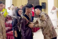 Wakil Bupati Padang Pariaman Rahmat Hidayat mengukuhkan Forum Anak Daerah Padang Pariaman periode 2025–2027. (Foto: Kominfo Padang Pariaman)