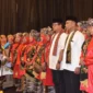Ketua DPD Gebu Minang Provinsi Sumbar Fadly Amran melantik pengurus DPC Gebu Minang Kota Padang di Hotel Pangeran Beach, Minggu malam (19/10/2025). (Foto: Prokopim Padang)