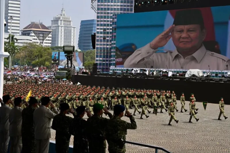 Presiden Prabowo bertindak sebagai inspektur upacara pada peringatan HUT ke-80 TNI di Lapangan Silang Monumen Nasional (Monas), Jakarta, Minggu (5/10/2025). (Foto: Setkab RI)
