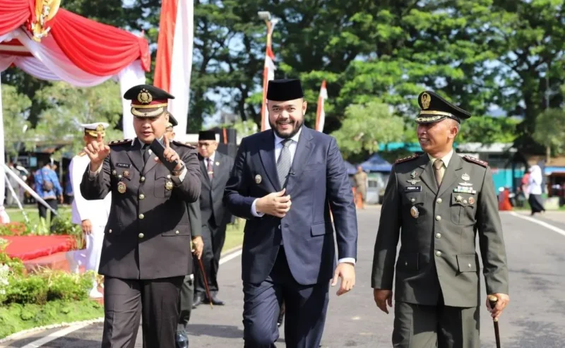 Wali Kota Padang, Fadly Amran bersama Kapolresta dan Dandim saat upacara Peringatan Hari Kesaktian Pancasila di Lapangan APEKSI Balai Kota Aia Pacah, Rabu (1/10/2025). (Foto: Prokopim Padang)