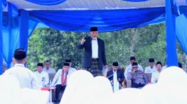 Gubernur Sumbar Mahyeldi Ansharullah memimpin Apel Hari Santri Nasional (HSN) Tingkat Provinsi di Pondok Pesantren Ar Risalah Puteri, Rabu (22/10/2025) pagi. (Foto: Kemenag Sumbar)