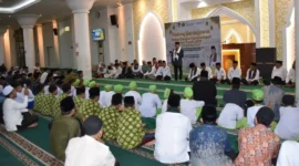 Wakil Wali Kota Padang Maigus Nasir saat kegiatan Padang Bersholawat, dalam rangka Peringatan Hari Santri Nasional Tingkat Kota Padang di Masjid Agung Nurul Iman, Rabu malam (22/10/2025). (Foto: Prokopim Padang)