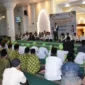 Wakil Wali Kota Padang Maigus Nasir saat kegiatan Padang Bersholawat, dalam rangka Peringatan Hari Santri Nasional Tingkat Kota Padang di Masjid Agung Nurul Iman, Rabu malam (22/10/2025). (Foto: Prokopim Padang)