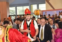 Wali Kota Padang Fadly Amran menghadiri pelantikan BPH IKMN Sumbar Periode 2025–2030 di Gedung Bagindo Aziz Chan Youth Center, Minggu (26/10/2025). (Foto: Prokopim Padang)