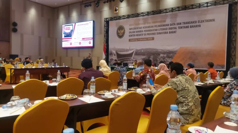 Para peserta rapat koordinasi dan sinkronisasi implementasi kebijakan perlindungan data dan transaksi elektronik, yang digelar Pemprov Sumbar di Padang. (Foto: Dok. Diskominfo Pessel)