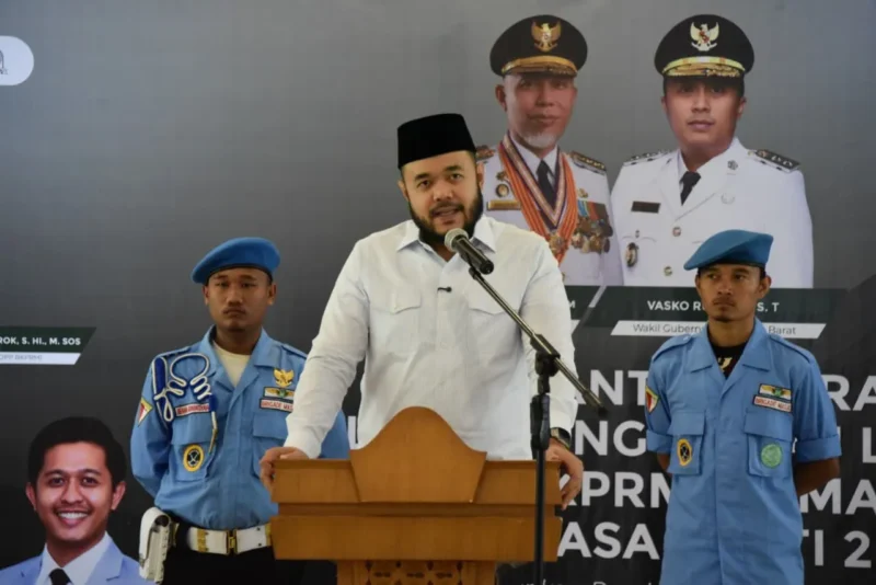 Wali Kota Padang Fadly Amran memberikan sambutan saat pelantikan DPW BKPRMI Sumbar, Sabtu (4/10/2025). (Foto: Prokopim Padang)