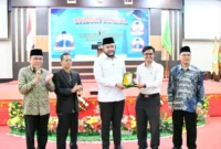 Wali Kota Padang, Fadly Amran menjadi narasumber dalam kuliah umum Program Pascasarjana UMSB di Convention Hall Prof. Dr. H. Ahmad Syafi’i Ma’arif, Sabtu (4/10/2025). (Foto: Prokopim Padang)