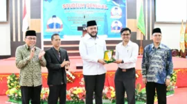 Wali Kota Padang, Fadly Amran menjadi narasumber dalam kuliah umum Program Pascasarjana UMSB di Convention Hall Prof. Dr. H. Ahmad Syafi’i Ma’arif, Sabtu (4/10/2025). (Foto: Prokopim Padang)