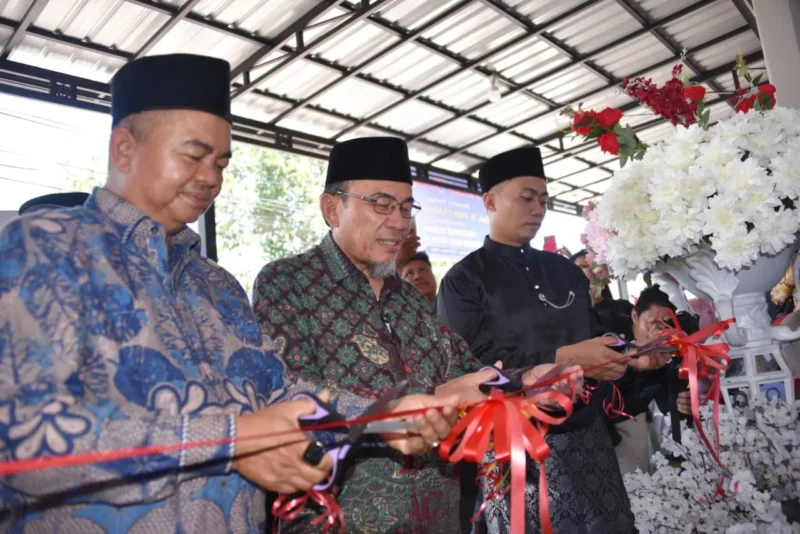 Wakil Wali Kota Padang Maigus Nasir meresmikan gedung baru PT KRIS di Jalan Ampang Karang Ganting, Kecamatan Kuranji, Sabtu (11/10/2025). (Foto: Prokopim Padang)