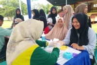 Para ASN dari Dinas Kominfo saat melakukan pengecekan kesehatan di GOR H Ilyas Yakub Painan. (Foto: Dok. Diskominfo)