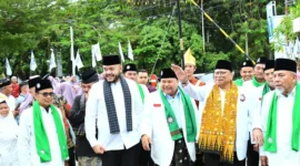 Wali Kota Padang, Fadly Amran menghadiri prosesi pelantikan pengurus PD Perti dan Perwati Sumbar masa bakti 2025-2030, di Gedung Bagindo Aziz Chan Youth Center, Sabtu (18/10/2025). (Foto: Prokopim Padang)
