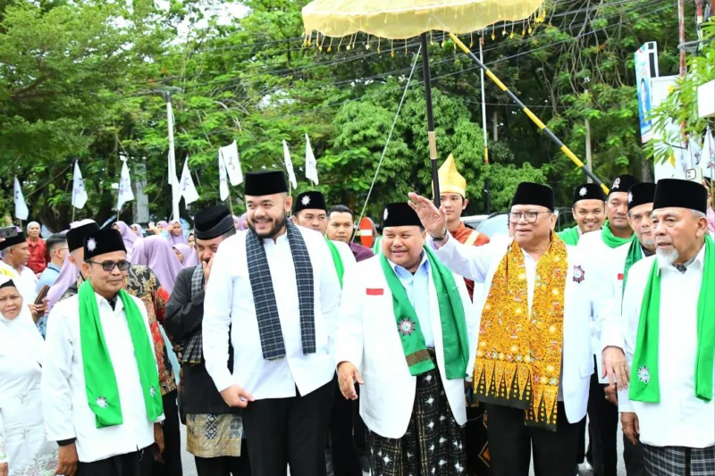 Wali Kota Padang, Fadly Amran menghadiri prosesi pelantikan pengurus PD Perti dan Perwati Sumbar masa bakti 2025-2030, di Gedung Bagindo Aziz Chan Youth Center, Sabtu (18/10/2025). (Foto: Prokopim Padang)