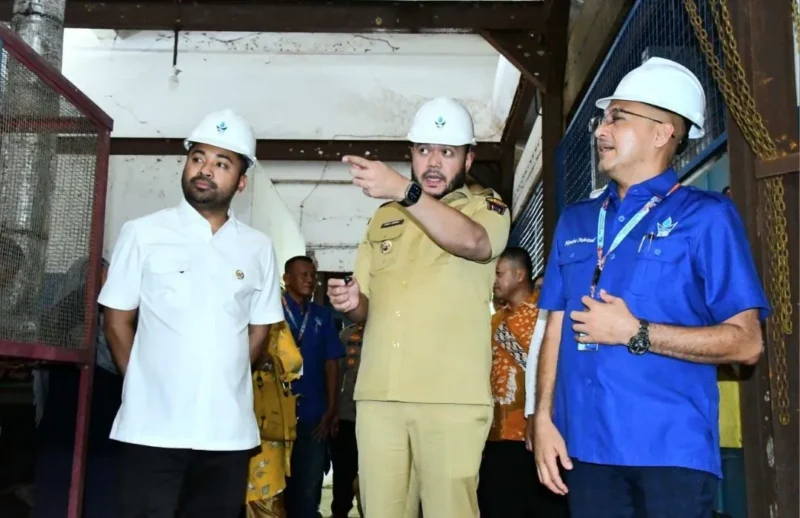 Wali Kota Padang Fadly Amran mendampingi kunjungan kerja Zigo Rolanda di kawasan IPA Gunung Pangilun, Selasa (7/10/2025). (Foto: Prokopim Padang)