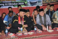 Wakil Wali Kota Padang Maigus Nasir menghadiri pelantikan pengurus IPSI Ranting Koto Tangah dan organisasi Badupari Koto Tangah, Minggu malam (12/10/2025). (Foto: Prokopim Padang)