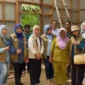 Indo Jalito Peduli (IJP) memberikan bantuan bedah rumah untuk warga kurang mampu di Kabupaten Padang Pariaman. (Foto: Kominfo Padang Pariaman)