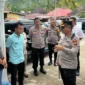 Kapolres Pessel, AKBP Derry Indra turun ke lokasi melakukan pengecekan langsung pasca terjadinya ledakan oven di SPPG Kampung Lua Salido, Kecamatan IV Jurai. (Foto: Dok. Bee)