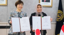 Penandatanganan RoD oleh Deputi Bidang Sumber Daya dan Kelembagaan Kemenpar, Martini Mohamad Paham bersama Chief Representative JICA Indonesia, Takeda Sachiko di Gedung Sapta Pesona, Jakarta, Jumat (17/10/2025). (Foto: Kemenpar)