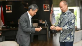 Menperin Agus Gumiwang tantang Asahi pindahkan kantor pusat dari Thailand ke Indonesia untuk perkuat industri kimia nasional. (Foto: Kemenperin)