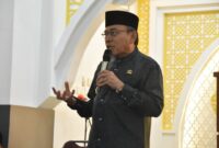 Wakil Wali Kota Padang, Maigus Nasir saat wirid bulanan ASN Pemko Padang di Masjid Agung Nurul Iman, Jumat (3/10/2025). (Foto: Prokopim Padang)