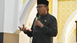 Wakil Wali Kota Padang, Maigus Nasir saat wirid bulanan ASN Pemko Padang di Masjid Agung Nurul Iman, Jumat (3/10/2025). (Foto: Prokopim Padang)