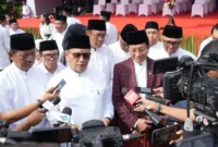 Wamenag Romo Muhammad Syafi'i dan Menag Nasaruddin Umar setelah Apel Hari Santri 2025, Rabu (22/10/2025). (Foto: Kemenag)