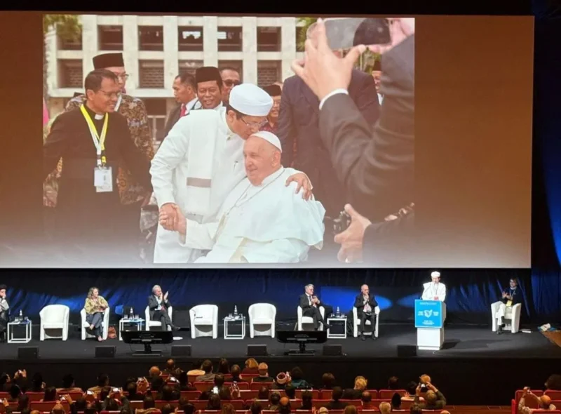 Menag Nasaruddin Umar menjadi salah satu pembicara pada Forum Internasional untuk Perdamaian “Daring Peace” di Vatikan, Roma. (Foto: Ist/Kemenag)